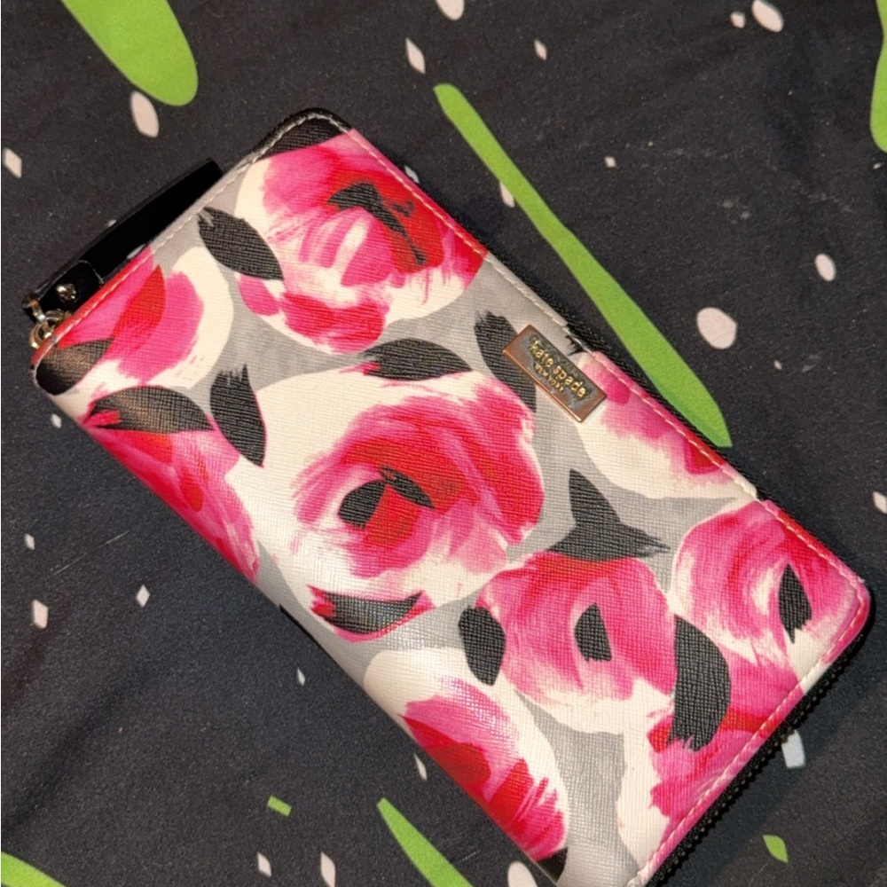 Previously gently loved KATE SPADE Pink Floral Zip Wallet